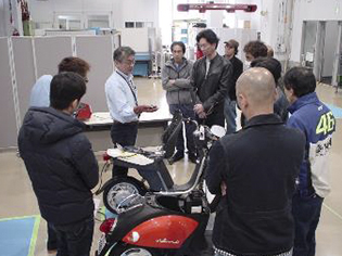 二輪自動車支部、電動二輪車研修会写真1
