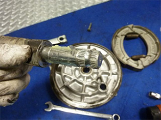 後ろのブレーキカム2